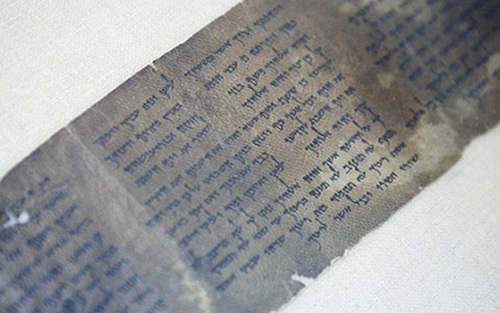 Trưng bày bản sao ‘Mười điều răn của Chúa’ đã 2000 năm tuổi ở Israel